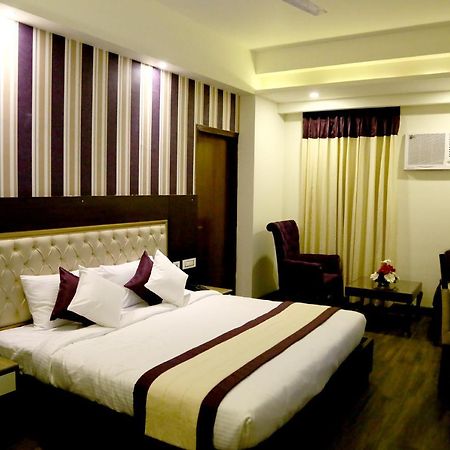 Hotel S C Residency Zirakpur Zewnętrze zdjęcie