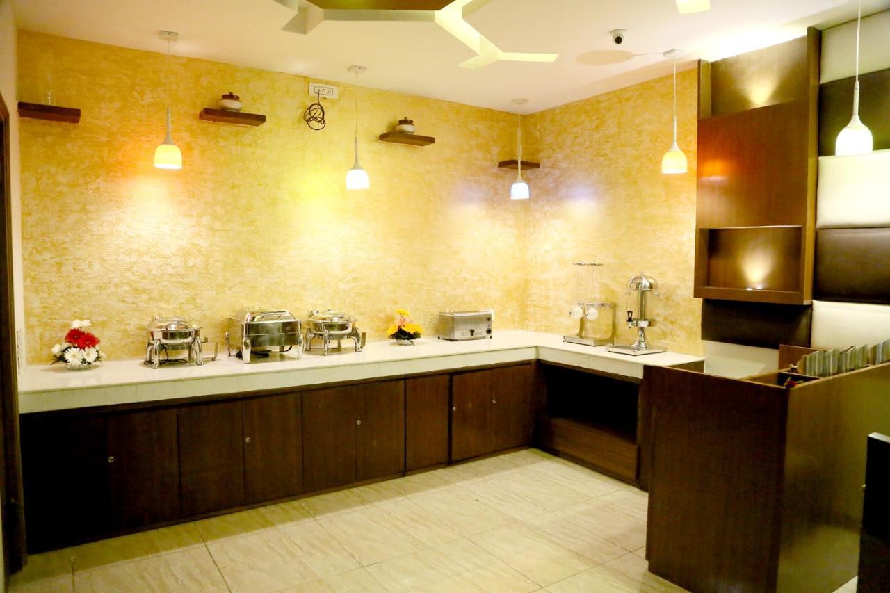 Hotel S C Residency Zirakpur Zewnętrze zdjęcie