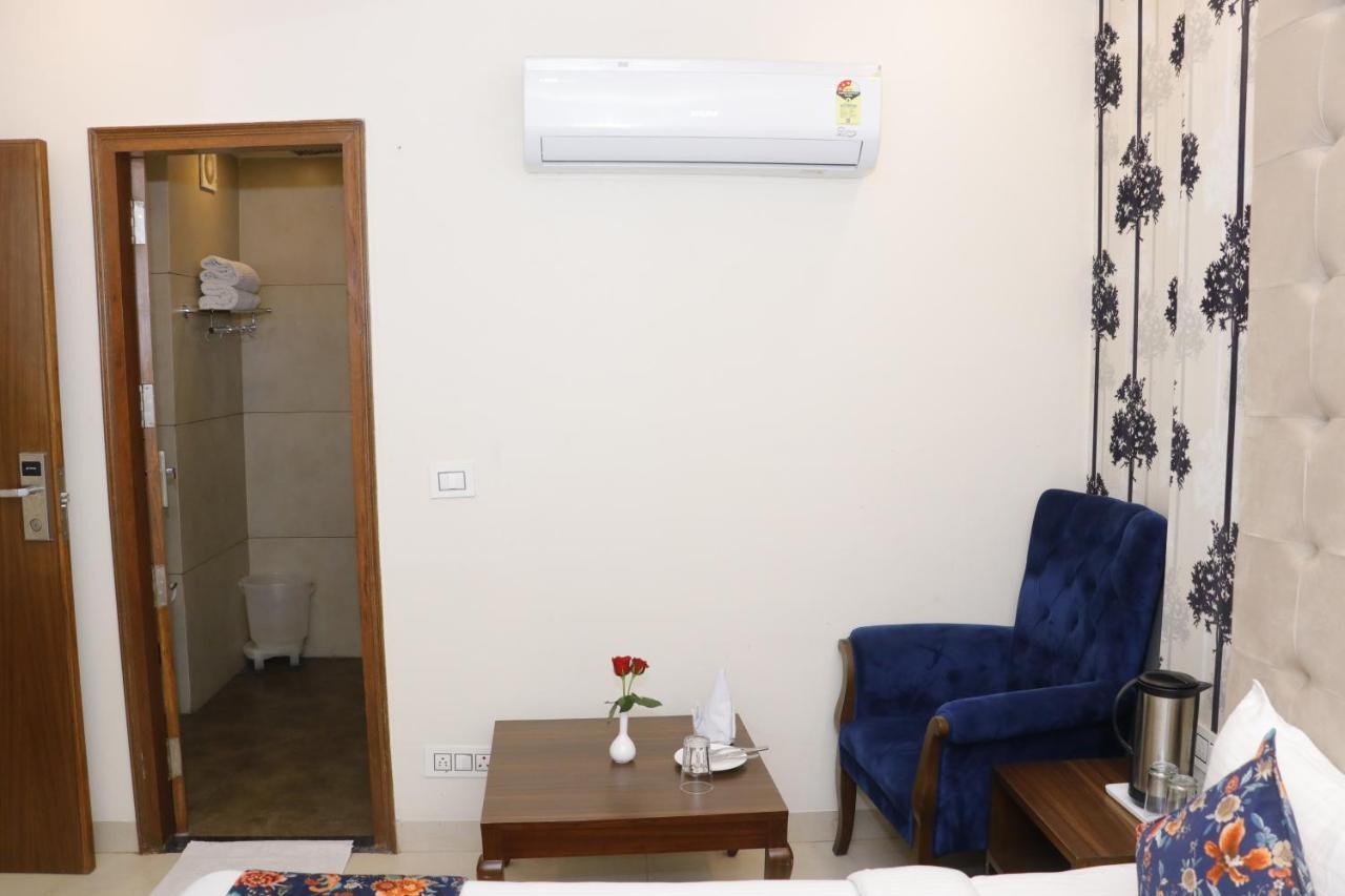 Hotel S C Residency Zirakpur Zewnętrze zdjęcie