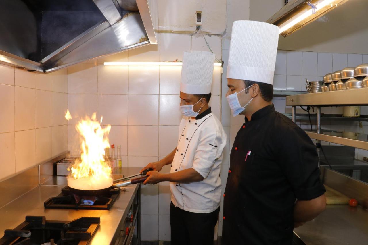 Hotel S C Residency Zirakpur Zewnętrze zdjęcie