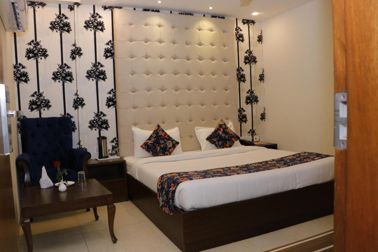Hotel S C Residency Zirakpur Zewnętrze zdjęcie