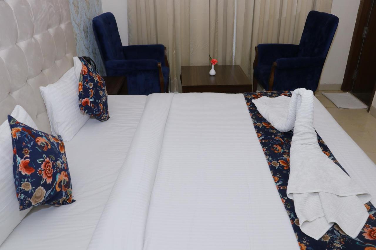 Hotel S C Residency Zirakpur Zewnętrze zdjęcie