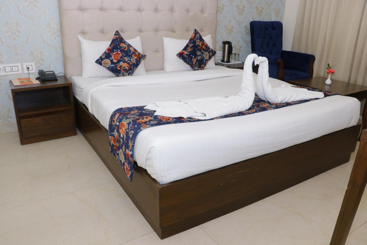 Hotel S C Residency Zirakpur Zewnętrze zdjęcie