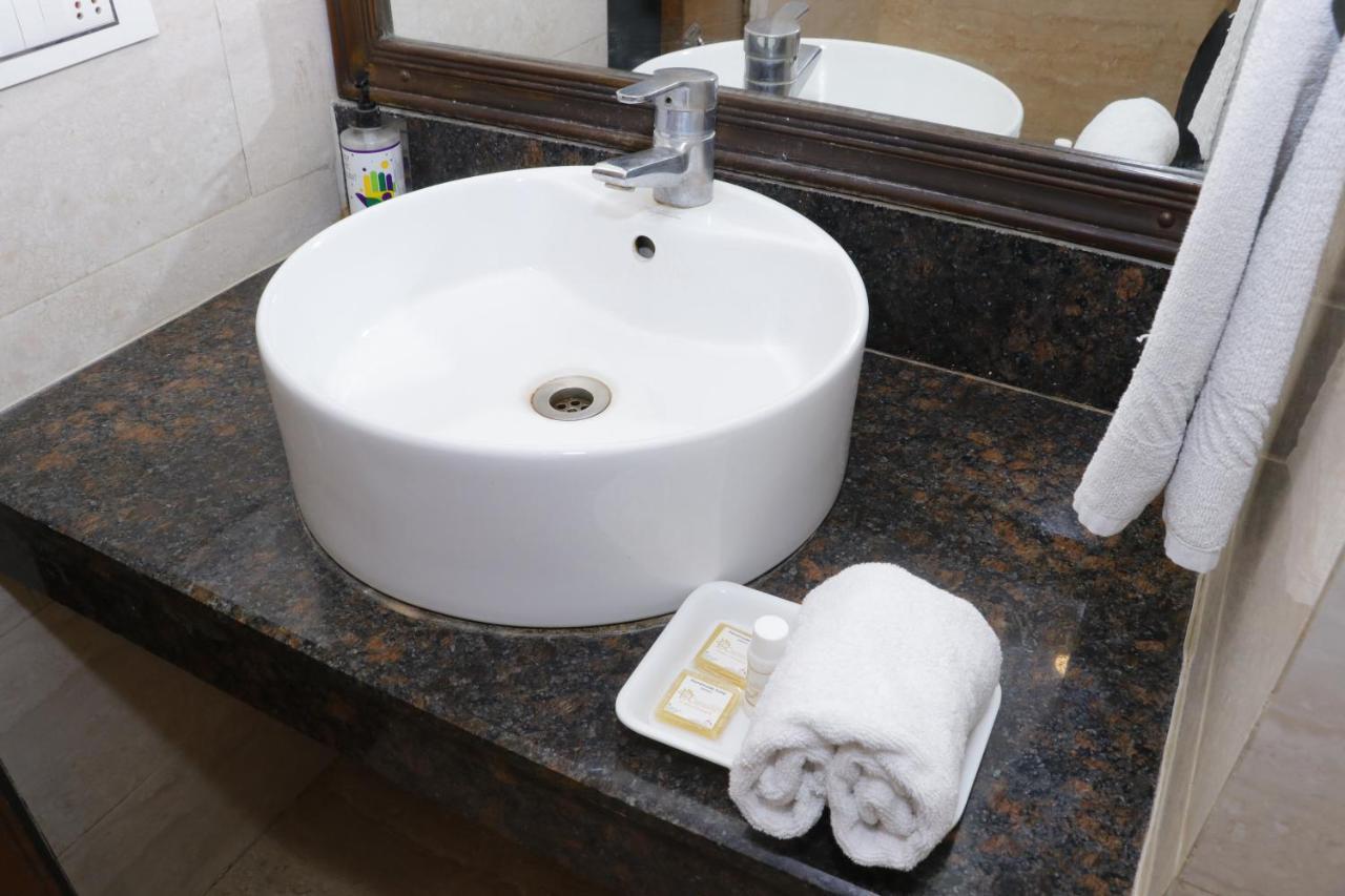Hotel S C Residency Zirakpur Zewnętrze zdjęcie