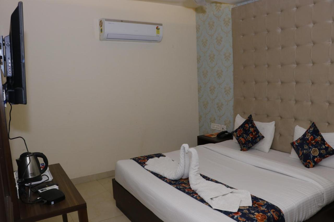 Hotel S C Residency Zirakpur Zewnętrze zdjęcie