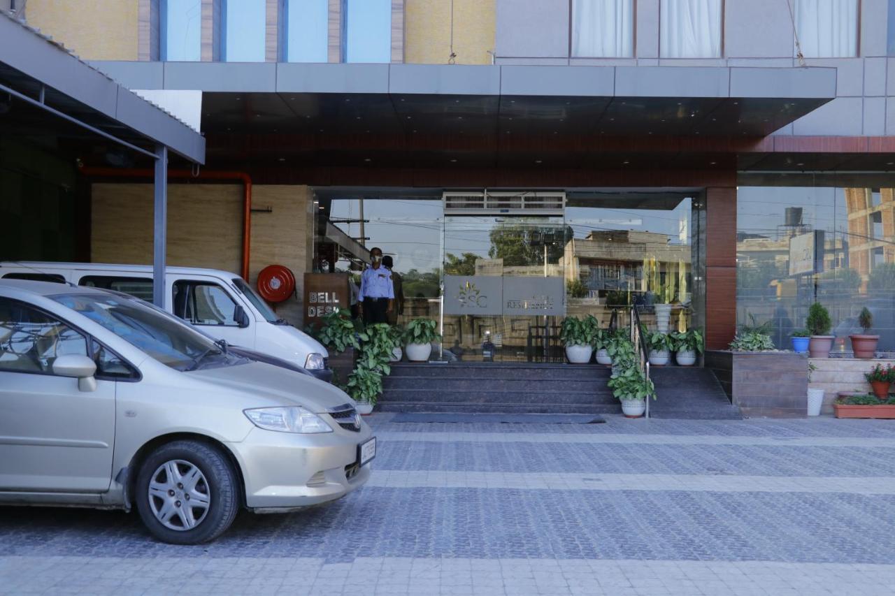 Hotel S C Residency Zirakpur Zewnętrze zdjęcie