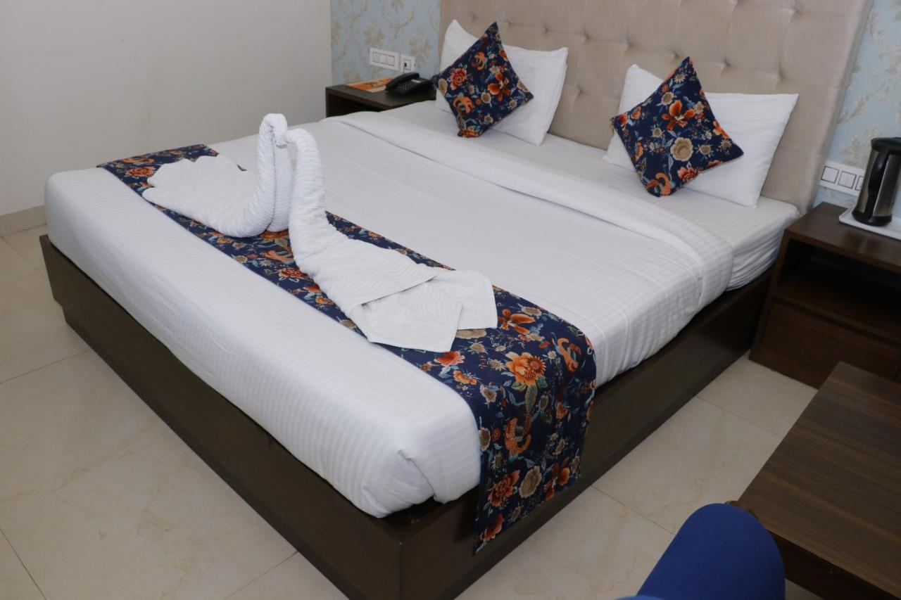 Hotel S C Residency Zirakpur Zewnętrze zdjęcie
